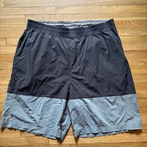 RHONE Men Activewear Shorts XL Gray Black Colorblock Pockets‎ Mid Rise 8” Inseam